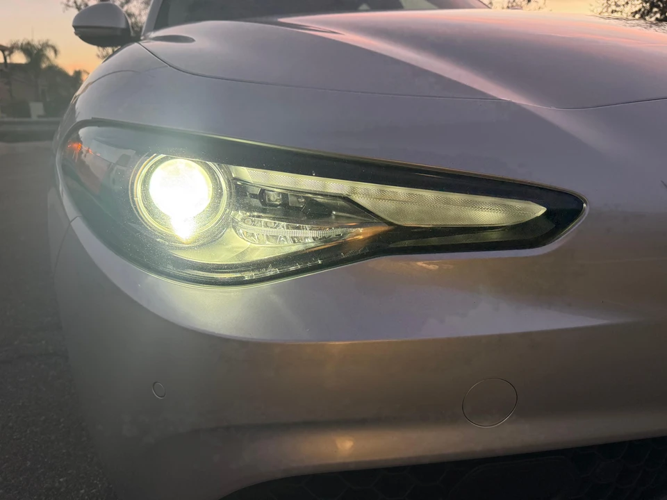 2017 Alfa Romeo Giulia - Image 18 of 31