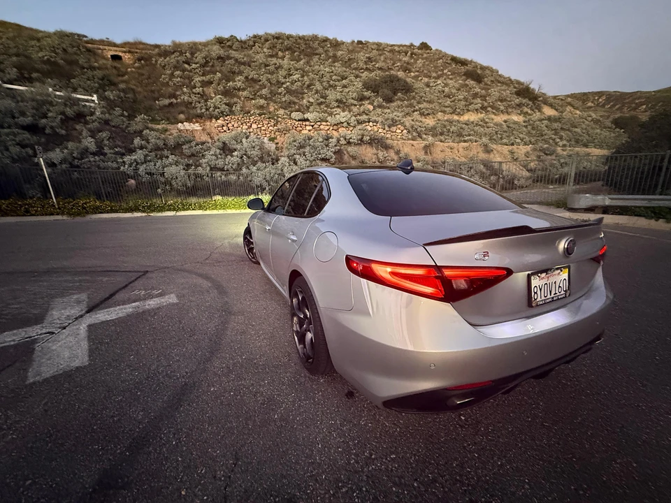 2017 Alfa Romeo Giulia - Image 13 of 31