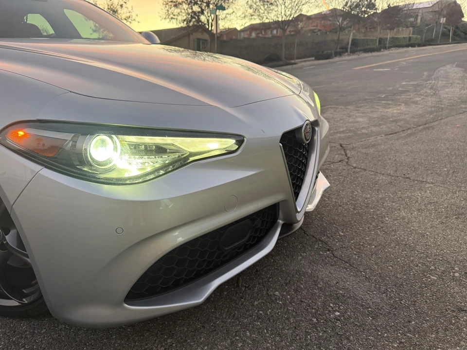 2017 Alfa Romeo Giulia - Image 17 of 31