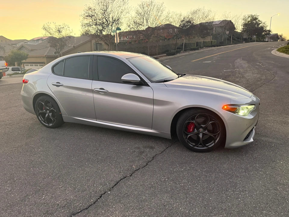 2017 Alfa Romeo Giulia - Image 15 of 31