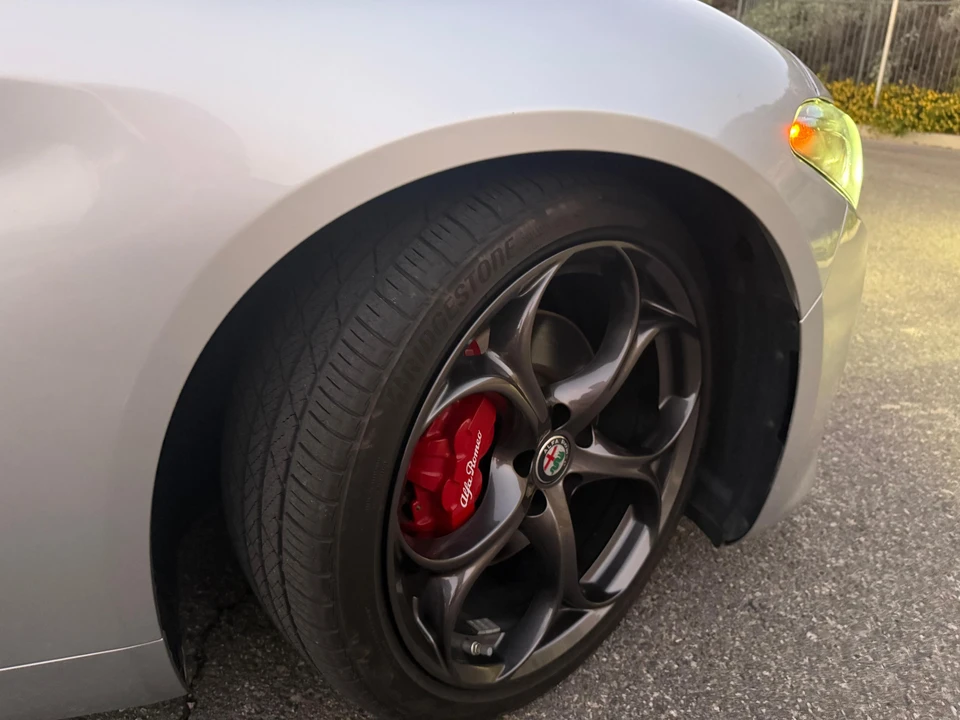 2017 Alfa Romeo Giulia - Image 29 of 31