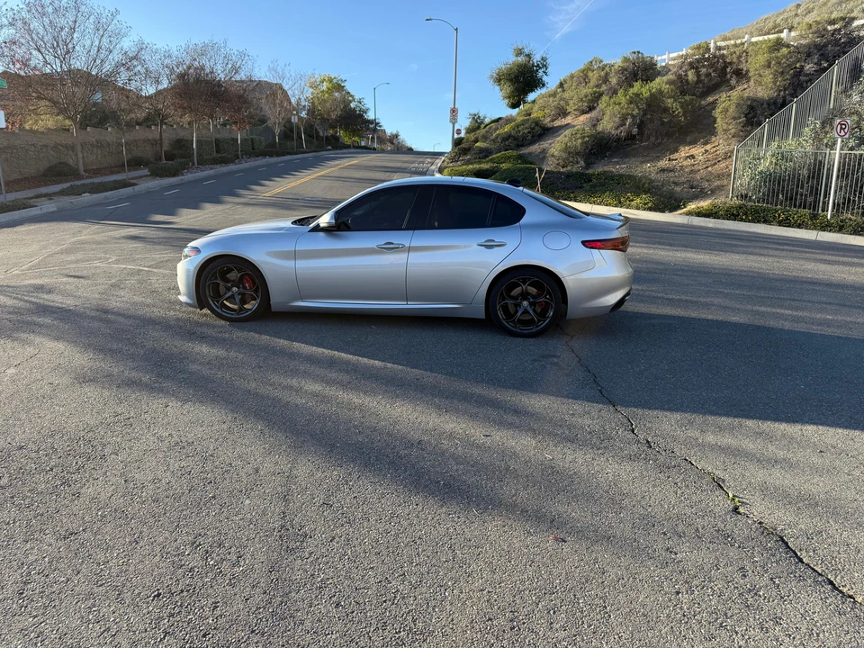 2017 Alfa Romeo Giulia - Image 6 of 31