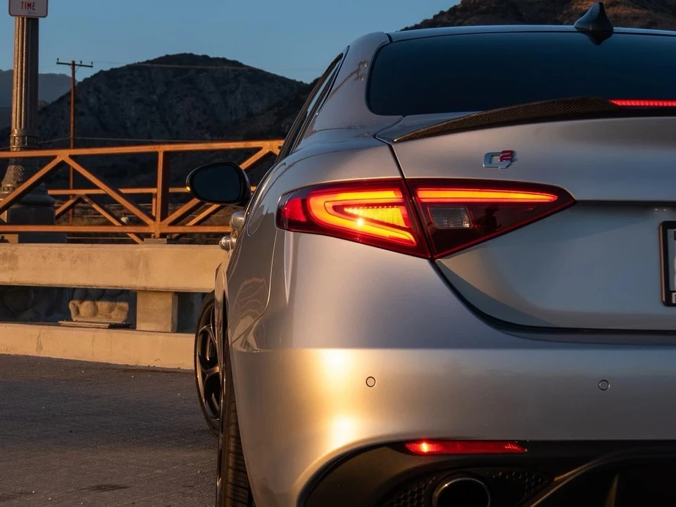 2017 Alfa Romeo Giulia - Image 21 of 31