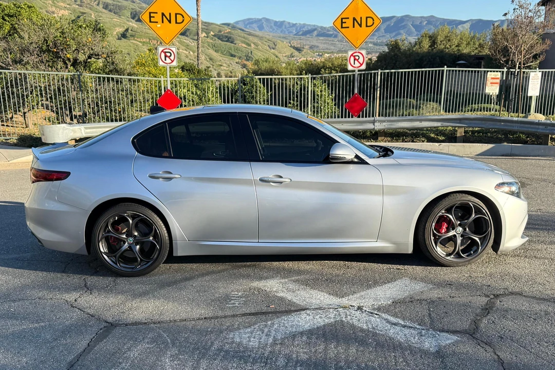 2017 Alfa Romeo Giulia - Image 3 of 31