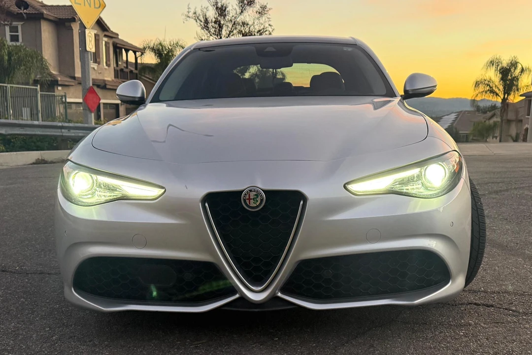 2017 Alfa Romeo Giulia - Image 2 of 31