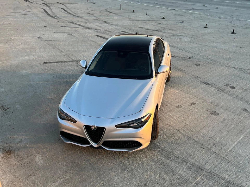 2017 Alfa Romeo Giulia - Image 11 of 31