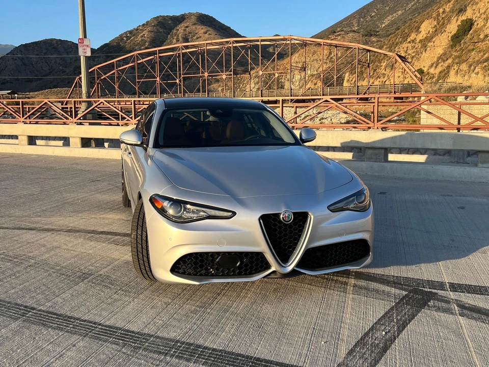 2017 Alfa Romeo Giulia - Image 16 of 31
