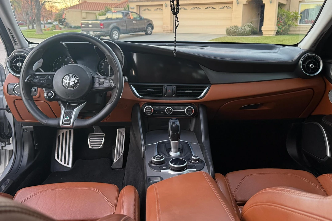 2017 Alfa Romeo Giulia - Image 30 of 31
