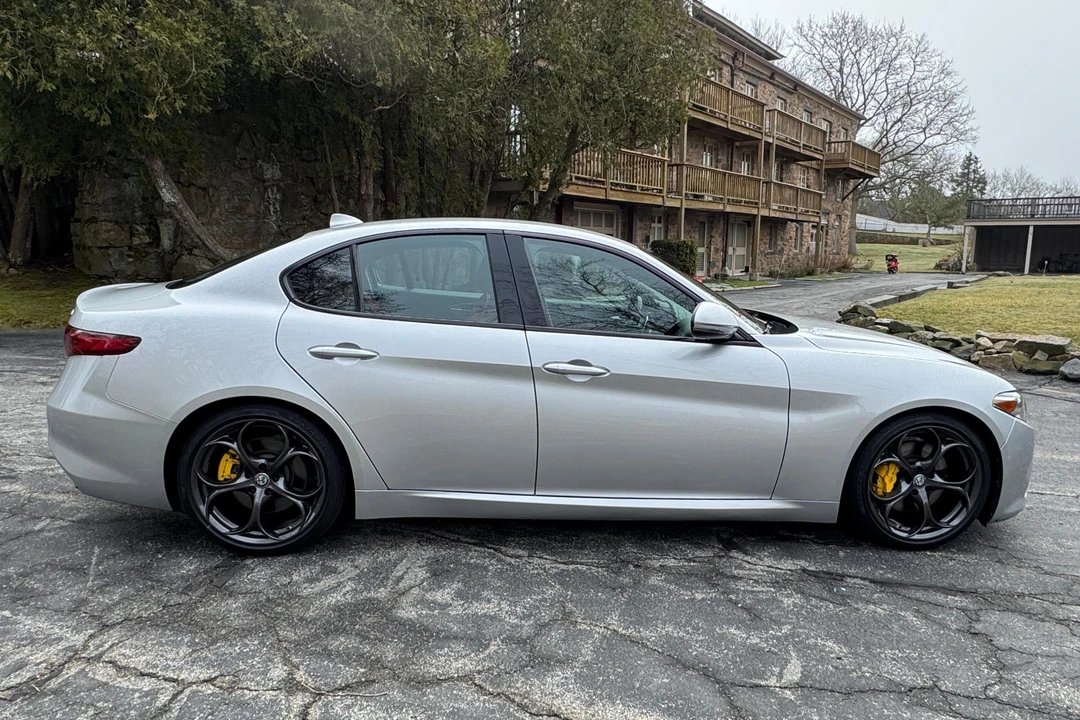 2017 Alfa Romeo Giulia - Image 3 of 31
