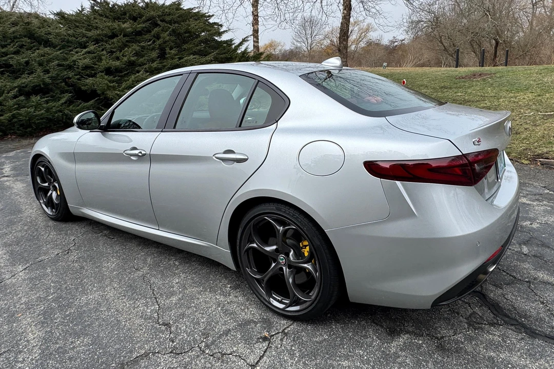 2017 Alfa Romeo Giulia - Image 4 of 31