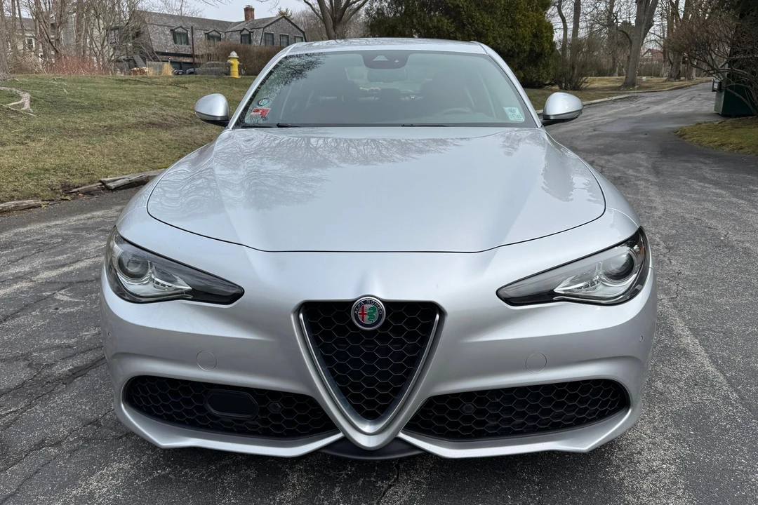 2017 Alfa Romeo Giulia - Image 2 of 31