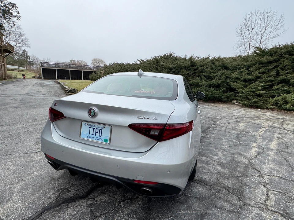 2017 Alfa Romeo Giulia - Image 24 of 31