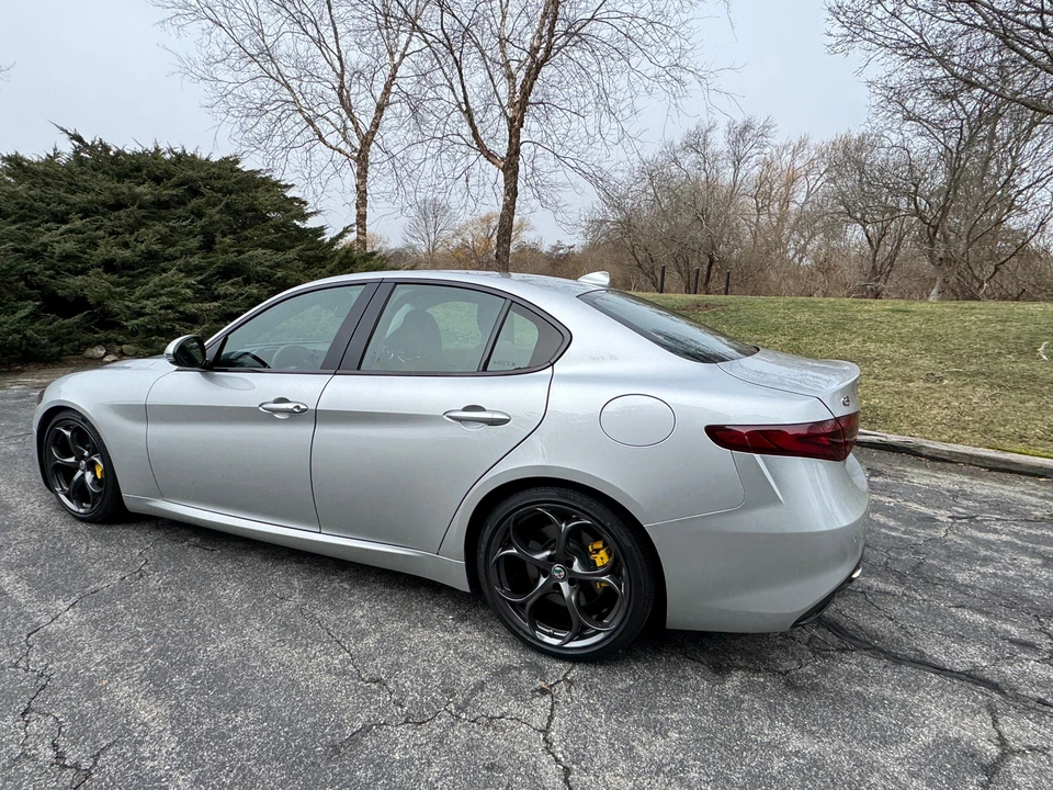 2017 Alfa Romeo Giulia - Image 12 of 31