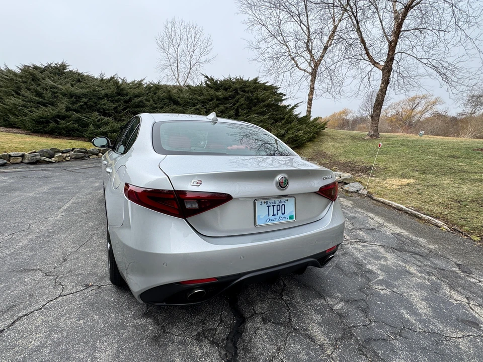 2017 Alfa Romeo Giulia - Image 19 of 31
