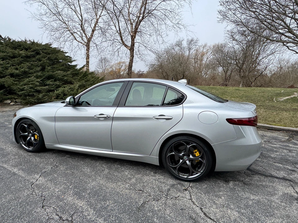2017 Alfa Romeo Giulia - Image 10 of 31