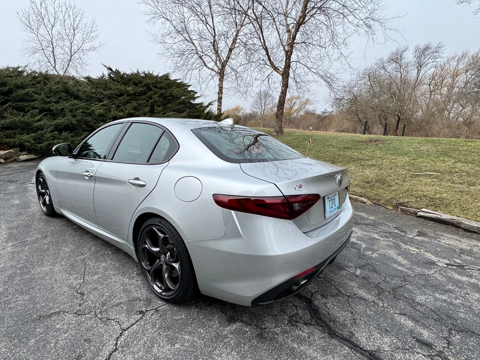 2017 Alfa Romeo Giulia - Image 15 of 31
