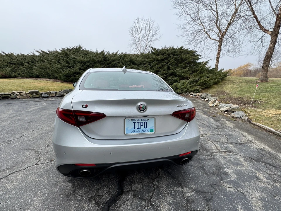 2017 Alfa Romeo Giulia - Image 21 of 31
