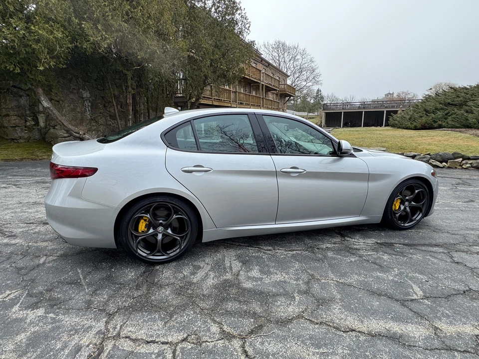 2017 Alfa Romeo Giulia - Image 31 of 31