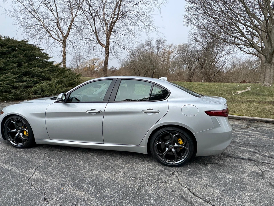 2017 Alfa Romeo Giulia - Image 9 of 31