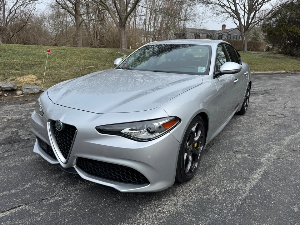 2017 Alfa Romeo Giulia - Image 7 of 31