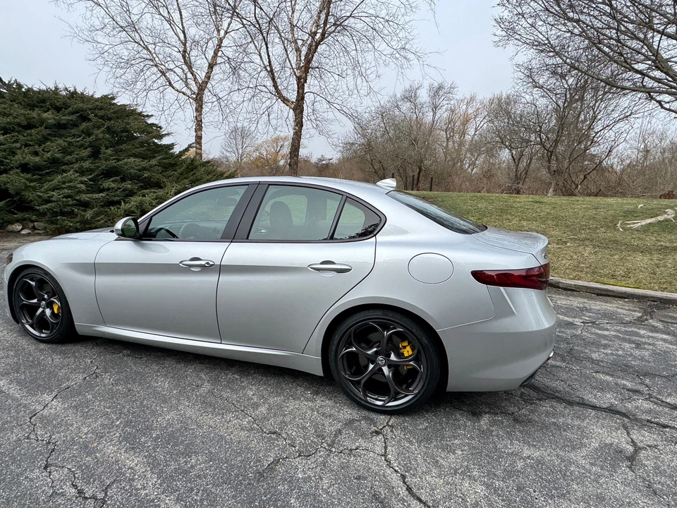 2017 Alfa Romeo Giulia - Image 11 of 31