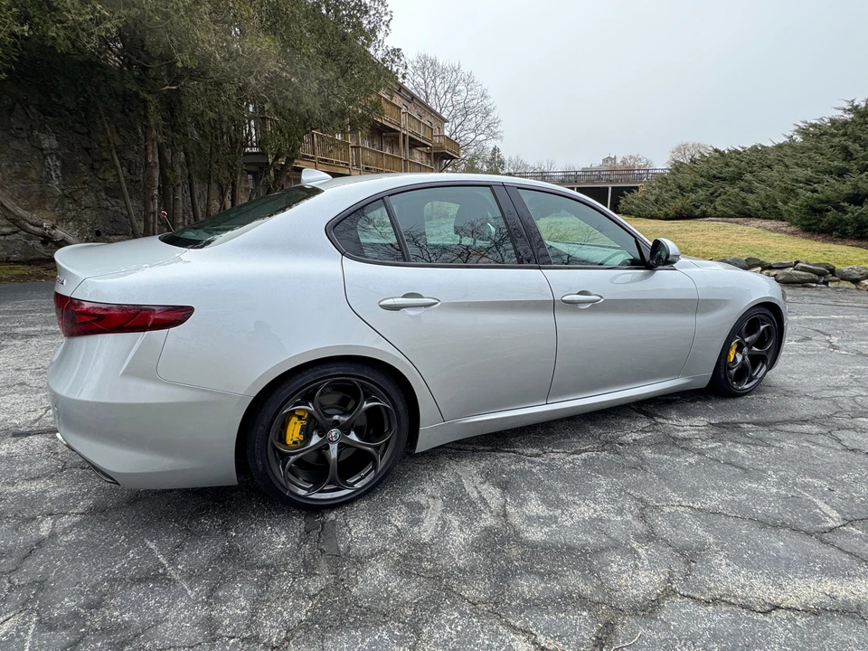 2017 Alfa Romeo Giulia - Image 30 of 31