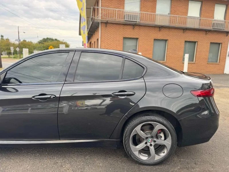 2017 Alfa Romeo Giulia - Image 8 of 12