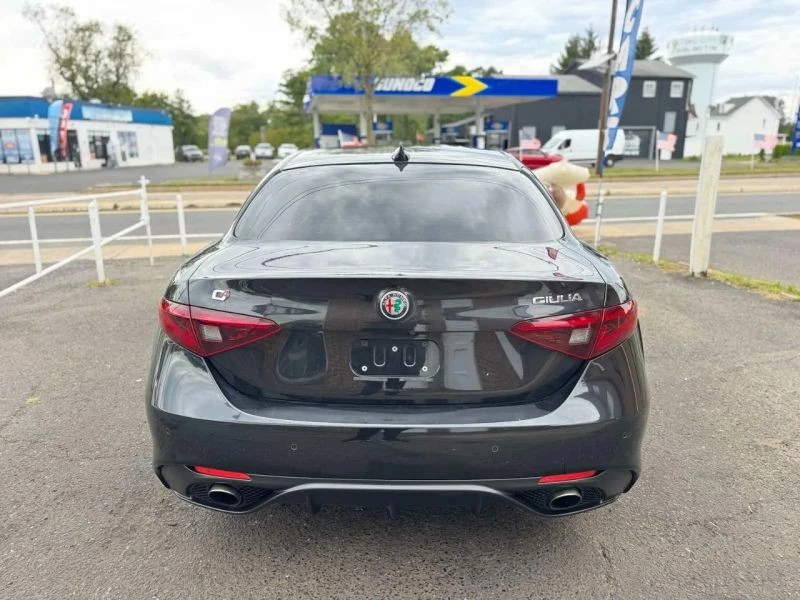 2017 Alfa Romeo Giulia - Image 11 of 12
