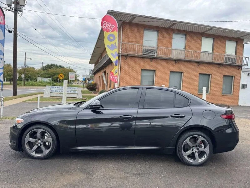 2017 Alfa Romeo Giulia - Image 9 of 12
