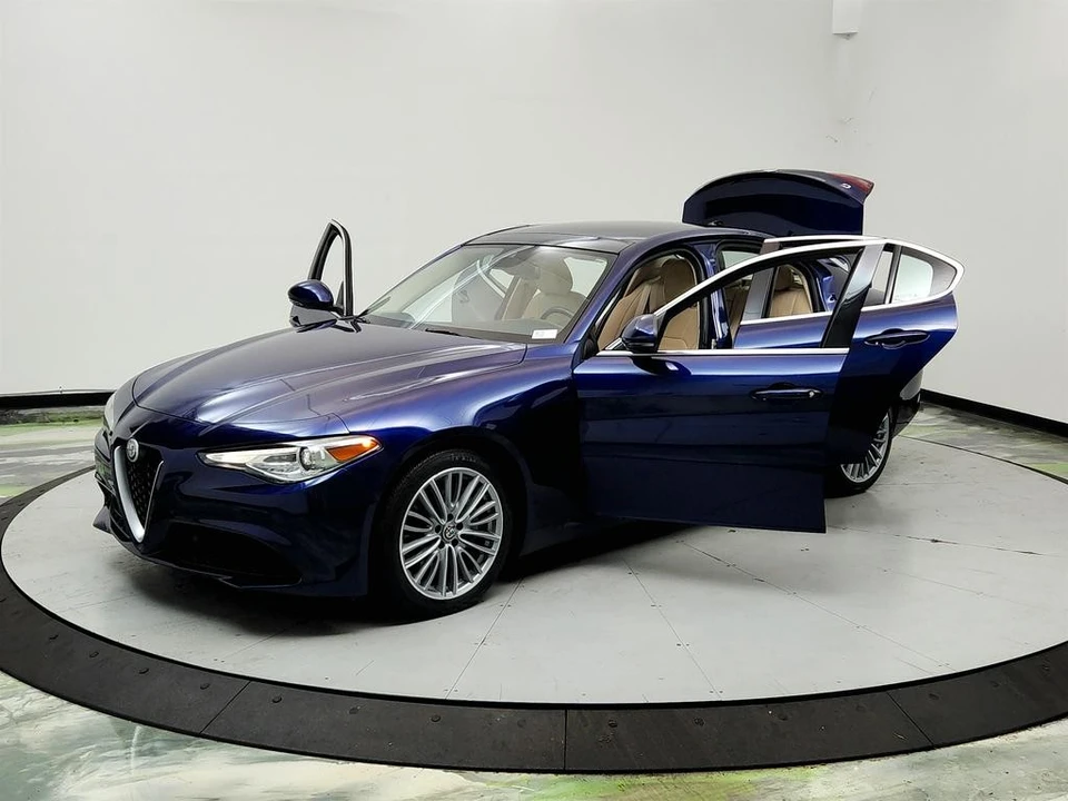 2017 Alfa Romeo Giulia - Image 8 of 31
