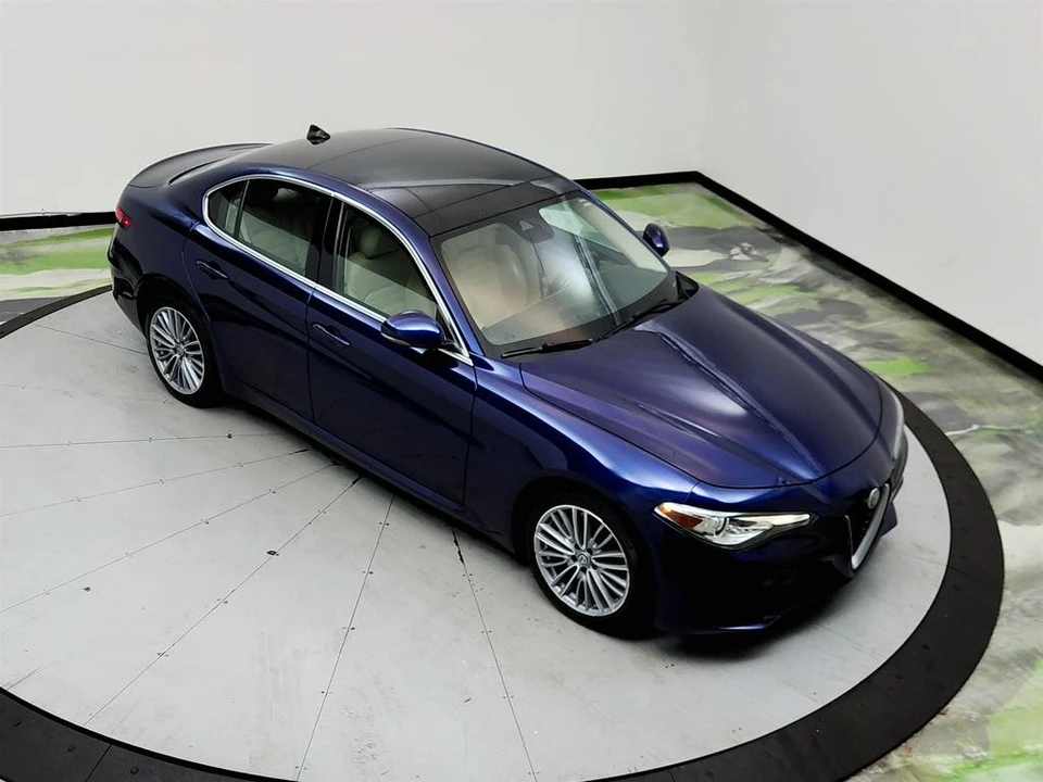 2017 Alfa Romeo Giulia - Image 30 of 31