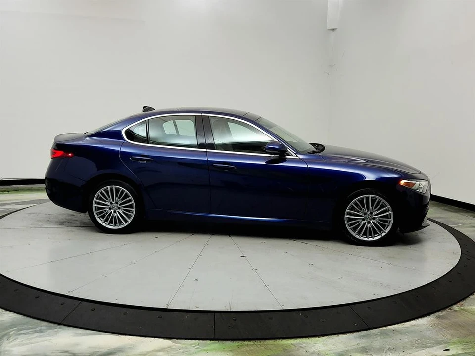 2017 Alfa Romeo Giulia - Image 4 of 31