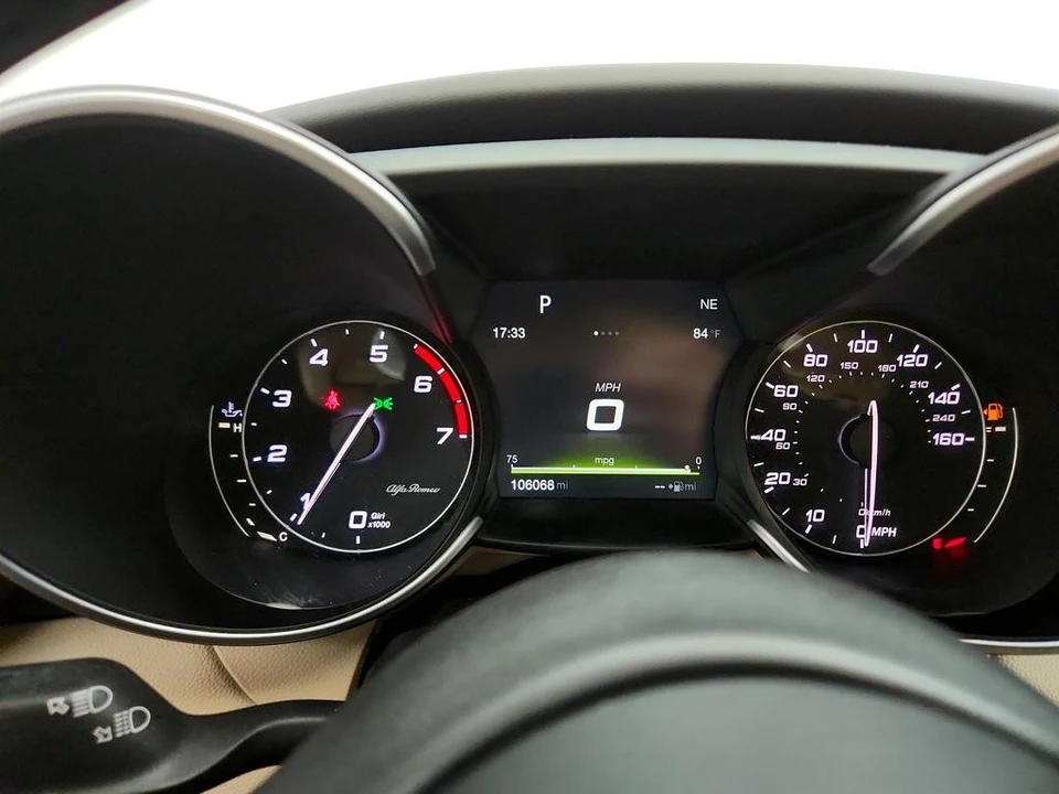 2017 Alfa Romeo Giulia - Image 17 of 31