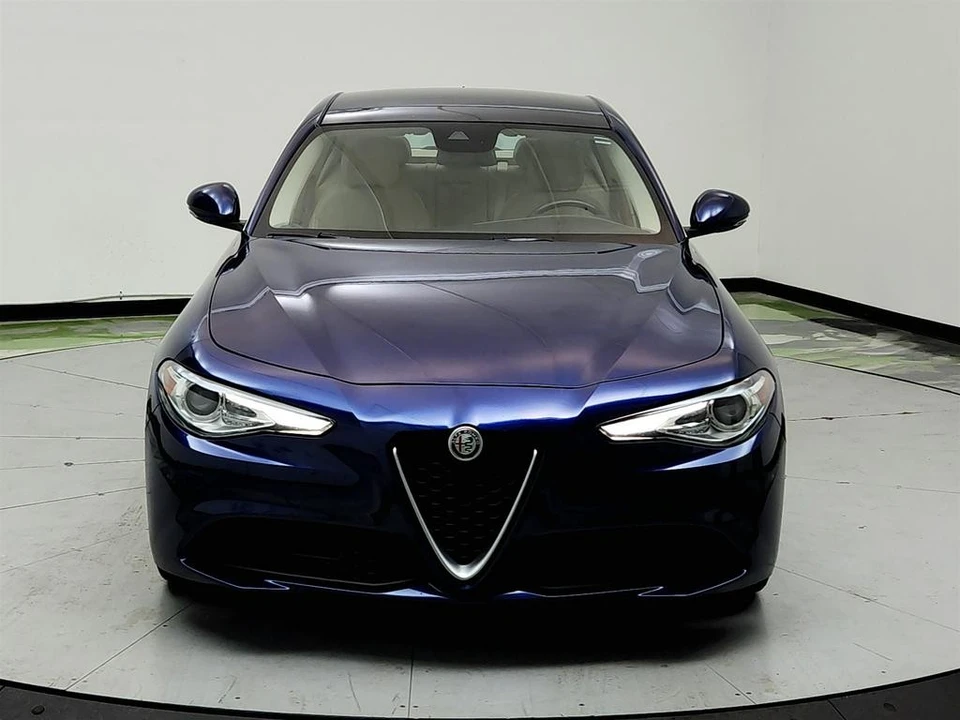 2017 Alfa Romeo Giulia - Image 2 of 31