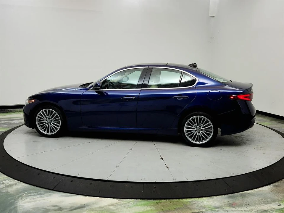 2017 Alfa Romeo Giulia - Image 8 of 31