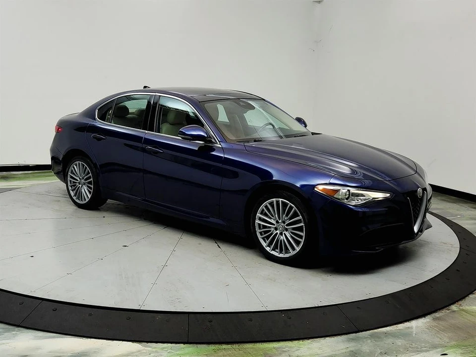 2017 Alfa Romeo Giulia - Image 2 of 31