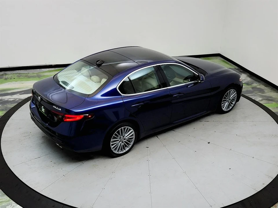 2017 Alfa Romeo Giulia - Image 31 of 31