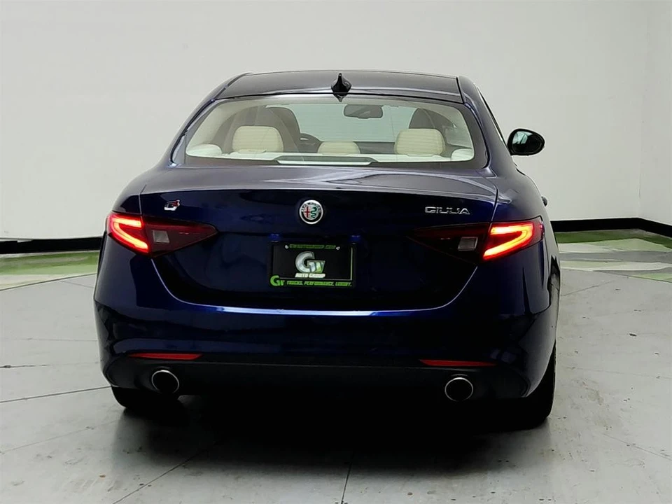 2017 Alfa Romeo Giulia - Image 6 of 31