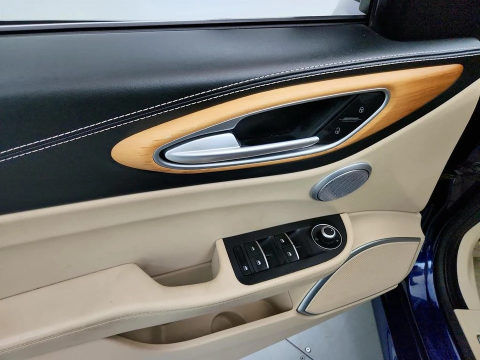 2017 Alfa Romeo Giulia - Image 21 of 31
