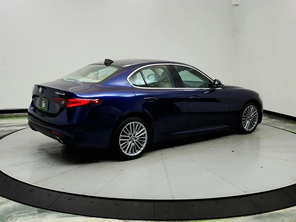 2017 Alfa Romeo Giulia - Image 4 of 31