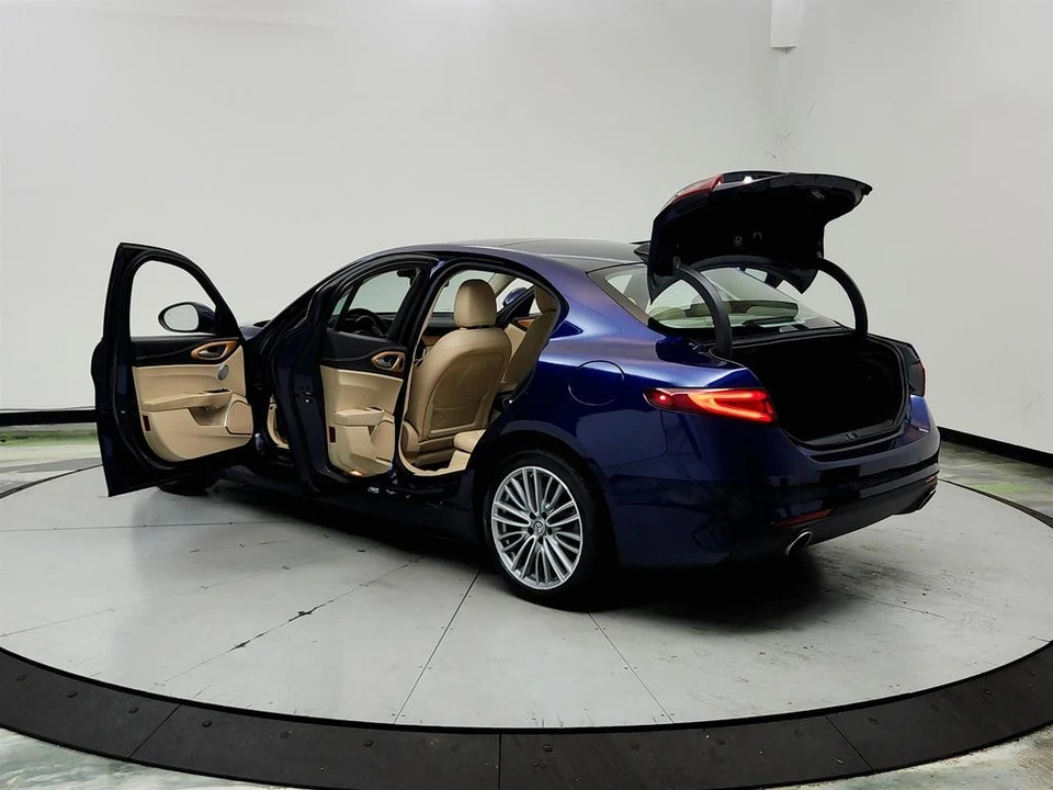 2017 Alfa Romeo Giulia - Image 12 of 31