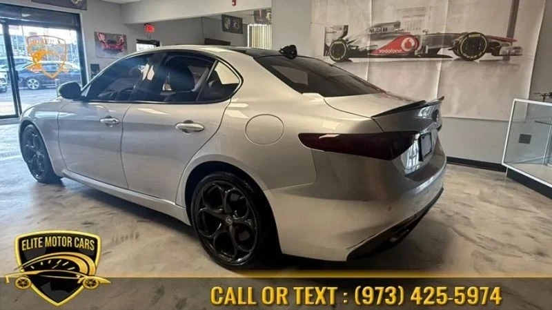 2017 Alfa Romeo Giulia - Image 7 of 12
