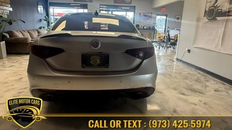 2017 Alfa Romeo Giulia - Image 6 of 12