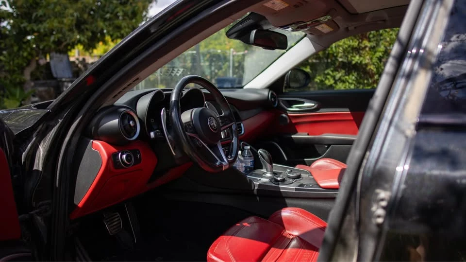 2017 Alfa Romeo Giulia - Image 9 of 9