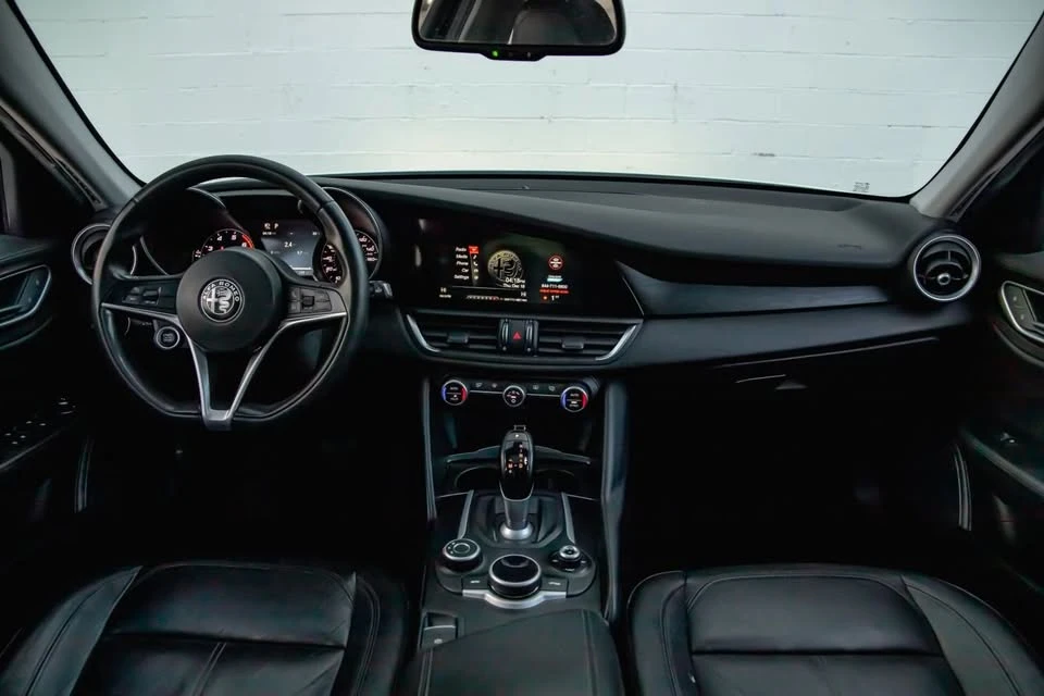 2017 Alfa Romeo Giulia - Image 9 of 20