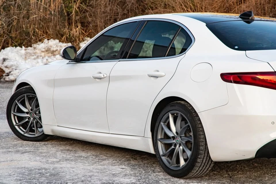 2017 Alfa Romeo Giulia - Image 19 of 20