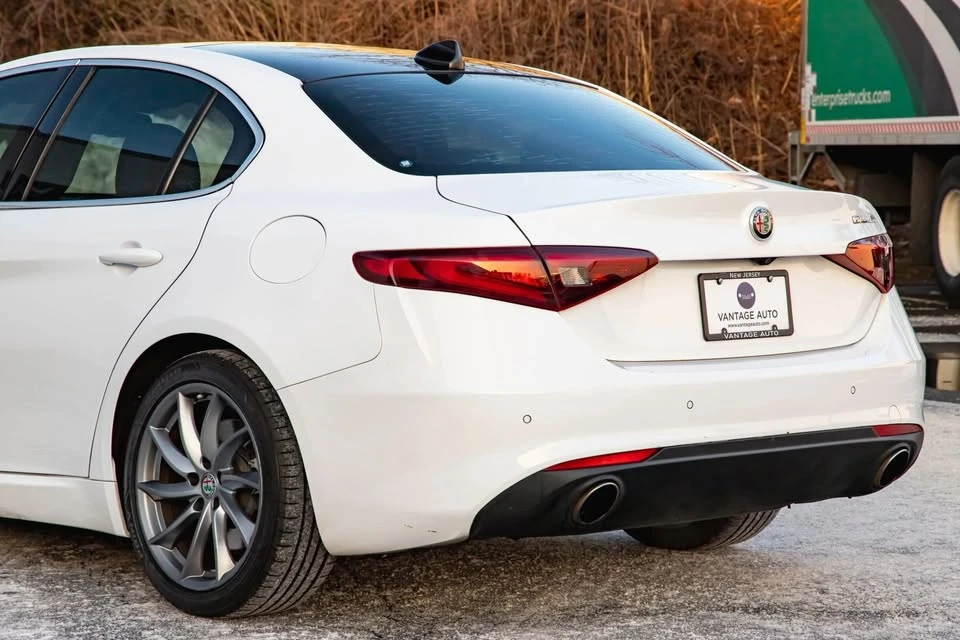 2017 Alfa Romeo Giulia - Image 20 of 20