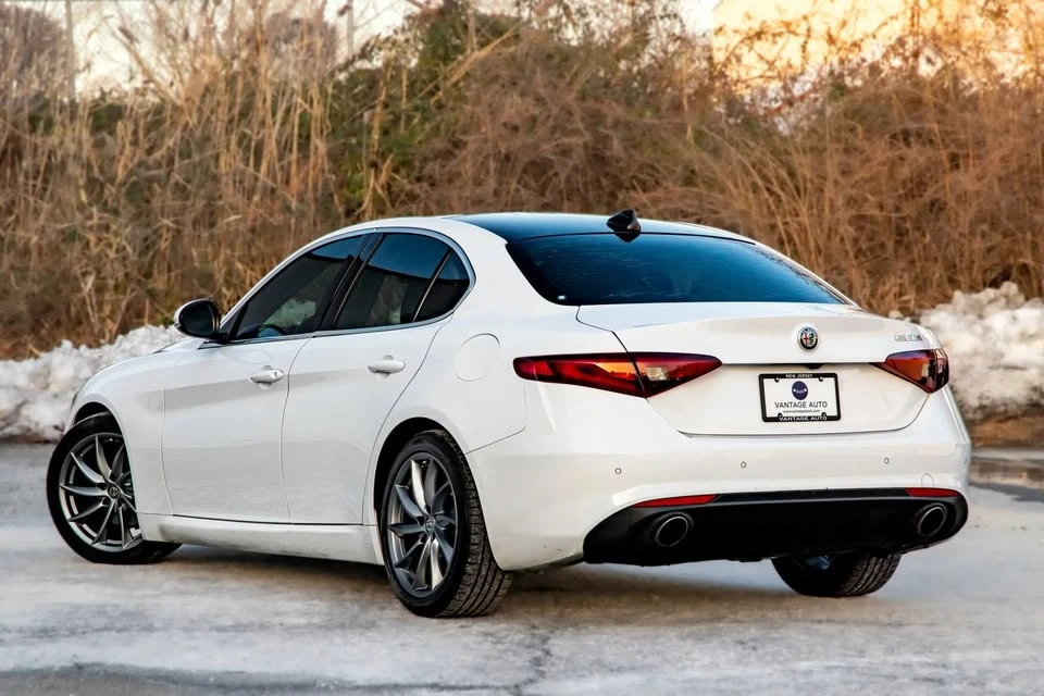 2017 Alfa Romeo Giulia - Image 2 of 20