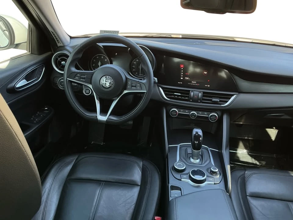 2017 Alfa Romeo Giulia - Image 14 of 20