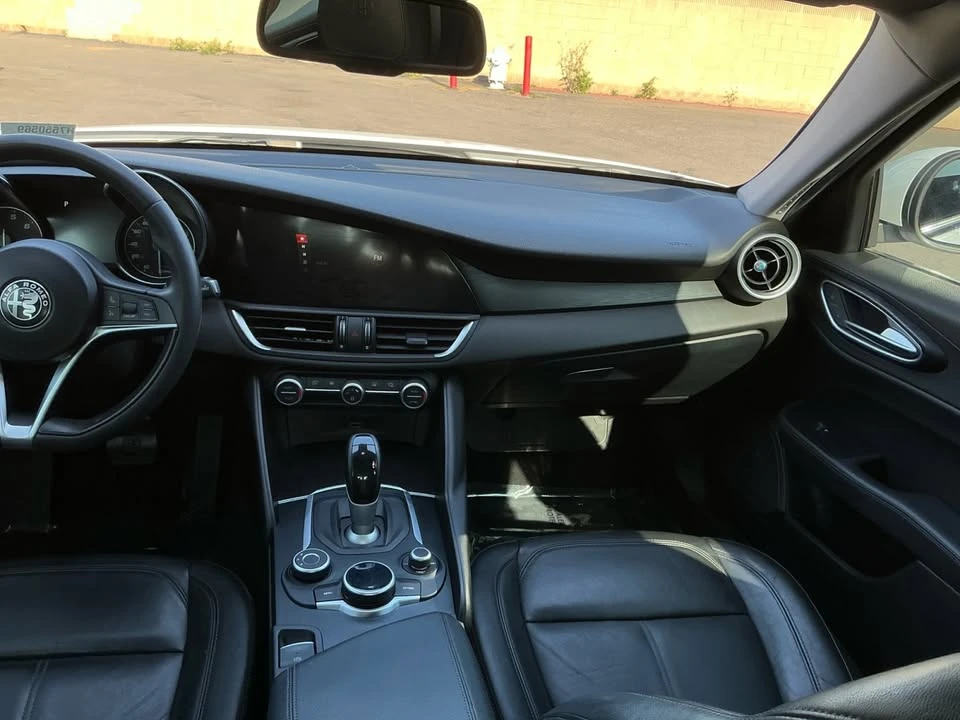 2017 Alfa Romeo Giulia - Image 16 of 20